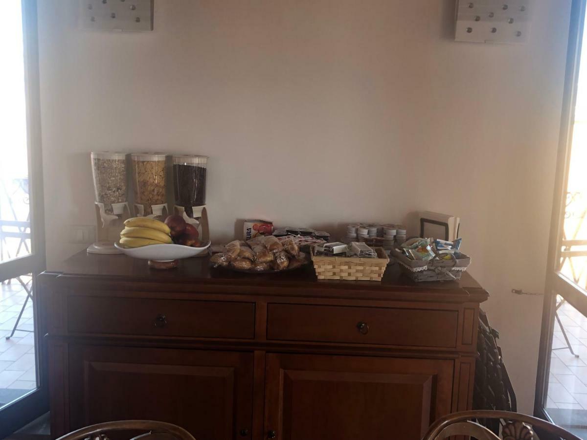 Bb Il Re Alla Reginella Guest House ローマ エクステリア 写真